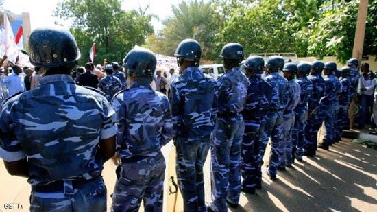  الشرطة السودانية تواجه المظاهرات بالغاز المسيل للدموع
