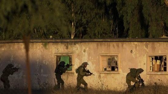  صنداي تايمز : الجيش الإسرائيلي ألقى 2000 قنبلة على المواقع الإيرانية 
