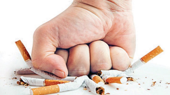 هل تريد الإقلاع عن التدخين؟.. 8 أكلات تساعدك على هزيمة النيكوتين
