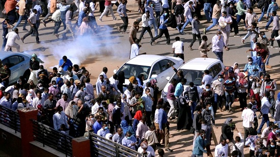  السودان تعتقل عددا من الصحفيين بسبب المظاهرات
