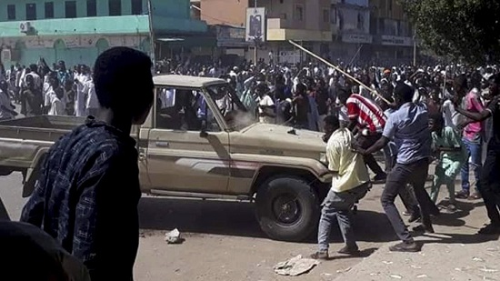 قوات الأمن في السودان تستخدم الذخيرة الحية ضد المتظاهرين