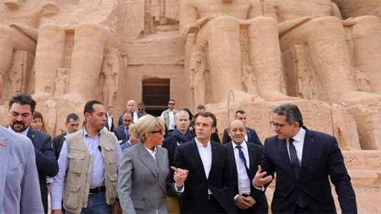الرئيس الفرنسي خلال زيارته الى معبد أبو سمبل