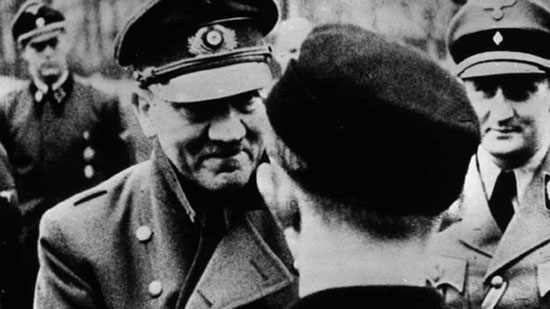 هل كان والد هتلر طفلاً غير شرعي لأب يهودي؟