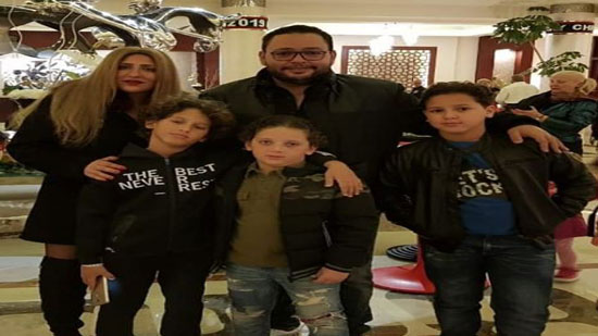 أحدث ظهور لـ أحمد رزق مع زوجته وأولاده الثلاثة