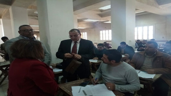  رئيس جامعة بني سويف يتفقد امتحانات التعليم المفتوح