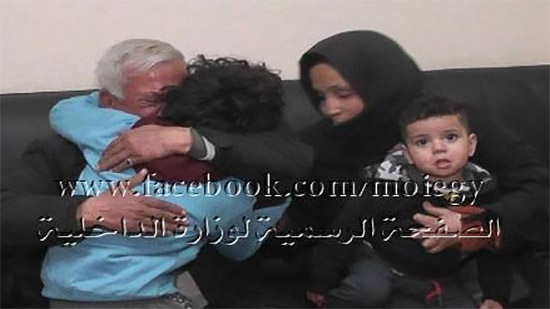 الداخلية تعيد طفل تائه لأهليته بالقاهرة