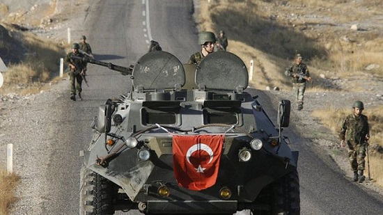 وزير الدفاع التركي: المنطقة الآمنة لن يتواجد فيها إلا القوات التركية
