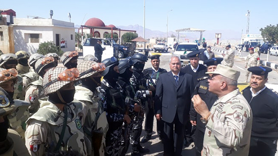 بالصور.. قائد الجيش الثالث يتفقد الاستعدادات الأمنية بكمائن شرم الشيخ 