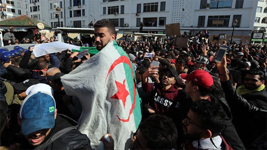  لومانيتيه : احتجاجات شباب الجزائر كشفت عن تعطشهم للكرامة والتغيير 