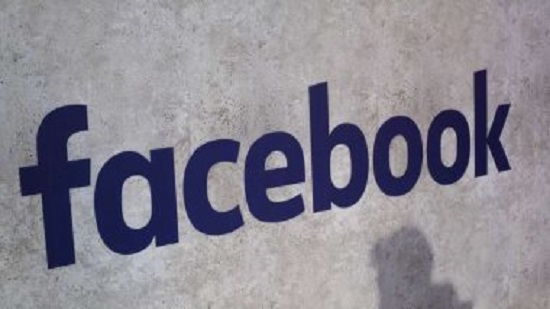 رئيس أبل يهاجم فيس بوك بسبب جمع بيانات المستخدمين دون إذنهم
