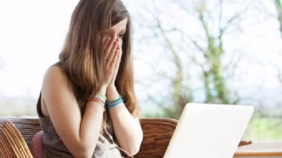  ذا صن : 50 % من النساء يتعرضن للتحرش الانترنت 
