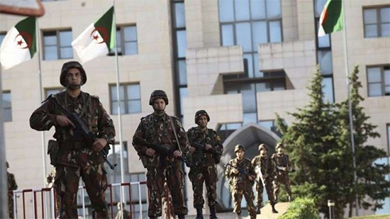 الجيش الجزائري يوجه رسالة للشعب: 