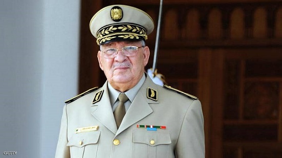 قايد صالح يتعهد بالحفاظ على أمن الجزائر وسيادتها
