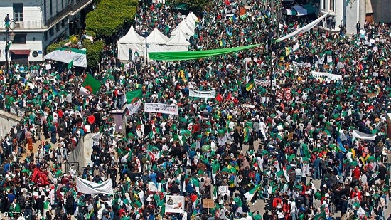 الشعب يقول كلمته.. مظاهرات الجزائر تتخطى 