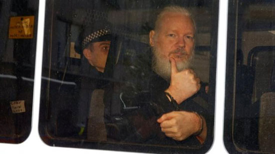 لماذا اعتُقل مؤسس ويكيليكس الآن؟