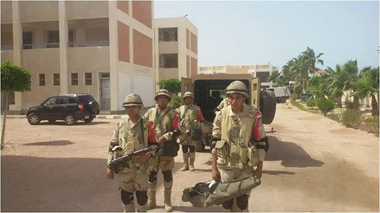  قوات الجيش تتسلم اللجان الانتخابية ببني سويف