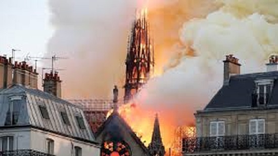  القس رفعت فكري : استقبلت خبر حريق كاتدرائية  نوتردام بحزن وحسرة 
