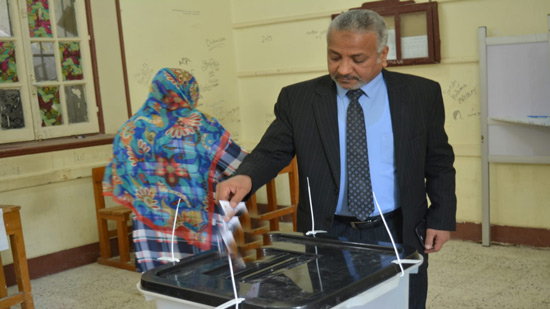 نائب رئيس جامعة الأزهر بأسيوط  يدلي بصوته في الاستفتاء ويؤكد عبور لمستقبل أفضل