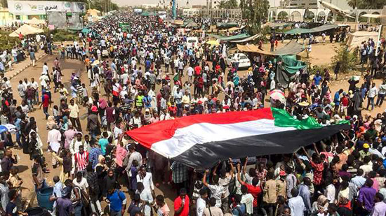  للمرة الأولى.. القضاة ينضمون إلى المتظاهرين السودانيين