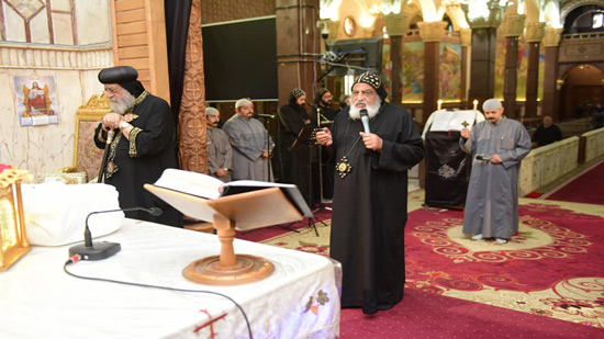 البابا تواضروس يصلى قداس خميس العهد بدير مارمينا بالإسكندرية
