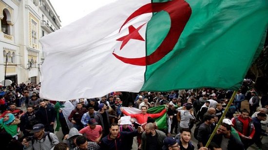 للجمعة الـ11.. آلاف الجزائريون يتظاهرون ضد الانتخابات المقبلة
