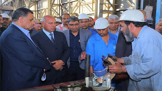 وزير النقل يتابع صيانة الجرارات لعربات الركاب بورش السكك الحديد