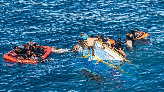 غرق 70 مهاجرًا في مياه البحر المتوسط
