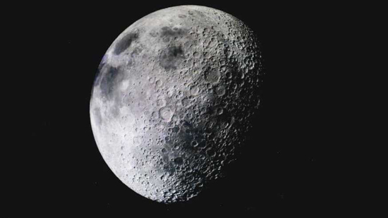 القمر تقلص خلال مئات الملايين من السنين