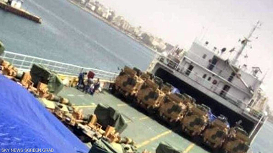 وصول سفينة أسلحة وآليات تركية إلى ميناء طرابلس