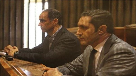تأجيل محاكمة علاء وجمال مبارك في قضية «التلاعب بالبورصة» إلى غد لرد المحكمة
