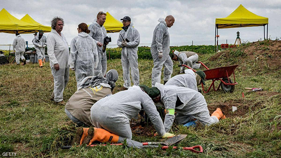 فريق أممي ينبش 12 مقبرة جماعية لداعش في العراق