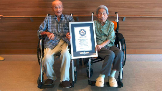 بعد 81 سنة في عش الزوجية.. وفاة الزوج الأقدم في العالم! (صور)
