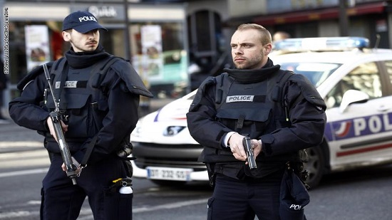  الشرطة الفرنسية تطالب المواطنين الابتعاد عن مكان الانفجار
