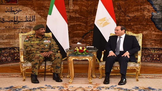 الرئاسة تكشف التفاصيل الكاملة للقاء السيسي ورئيس المجلس العسكري السوداني
