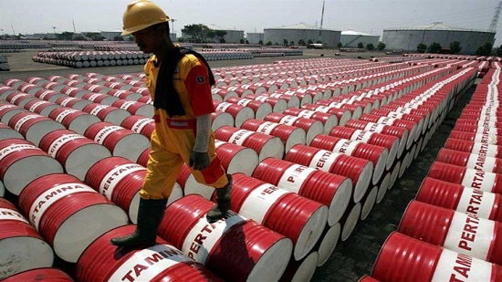 أسعار النفط تتراجع بفعل ضغط الحرب التجارية بين أمريكا والصين
