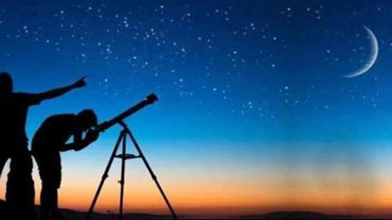 مركز الفلك الدولي: الأربعاء أول أيام العيد .. ومرصد مصر: الهلال موجود لكن لا نضمن رؤيته