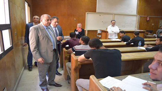  رئيس جامعة بني سويف يحيل مراقبين امتحانات للتحقيق العاجل 