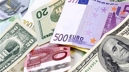 اليورو والإسترليني يتراجعان خلال تعاملات اليوم الأربعاء