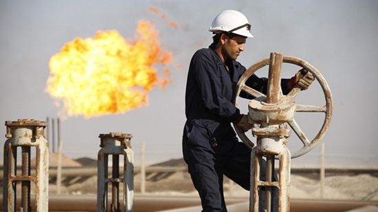  أسعار النفط تقفز بعد اشتعال النيران في ناقلتين بمياه خليج عمان