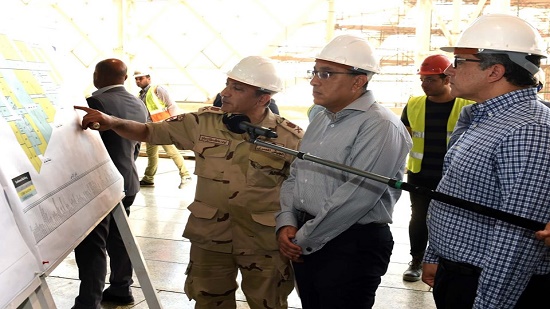  بالصور.. رئيس الوزراء يتفقد الأعمال الإنشائية بالمتحف المصري الكبير

