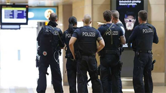 طفل يعترف بمسؤوليته عن التهديد بتفجير مصرف في ألمانيا

