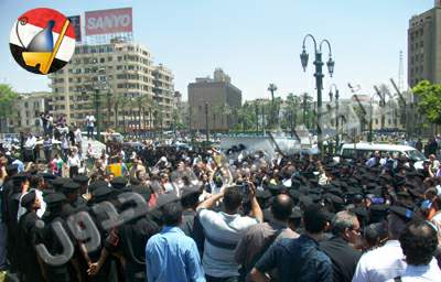 صورة من واقع احتجاجات الشارع المصري على حبس المدون ابو دومة