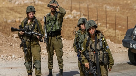 إعلام إسرائيلي :  مقتل ضابط خلال المعارك جنوب قطاع غزة