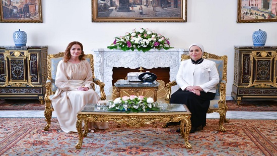  السيدة انتصار السيسي وقرينة رئيس البوسنة والهرسك تتفقدان الهلال الأحمر