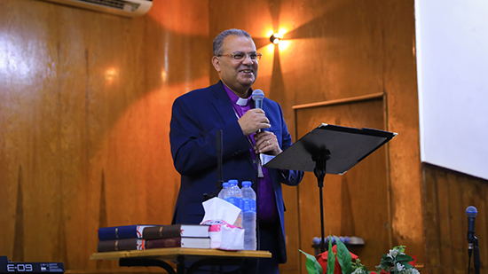 رئيس الإنجيلية يشارك شعب كنيسة عين شمس الاحتفال بخميس العهد