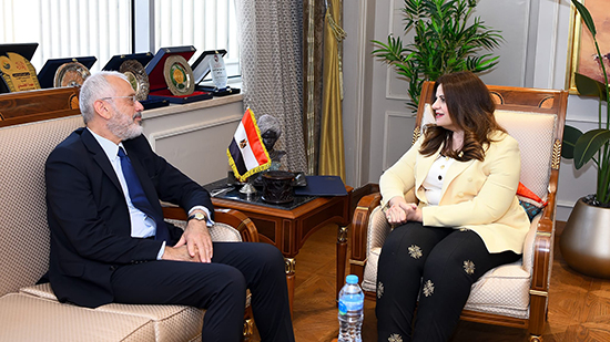 وزيرة الهجرة تبحث مع سفير اليونان في مصر ملف العمالة الموسمية