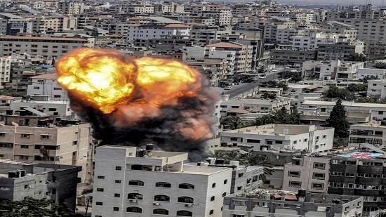 مصادر طبية : سقوط 20 شهيدا إثر غارات إسرائيلية استهدفت منازل في رفح الفلسطينية