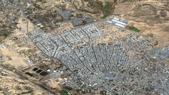 الجيش الإسرائيلي :  تم إجلاء الغالبية العظمى من السكان بمنطقة العمليات العسكرية في رفح الفلسطينية