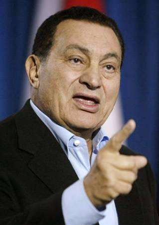مبارك: أقول لمن يريد حماية أقباط مصر نحن أولى منكم بأقباطنا