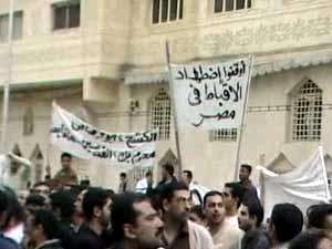 الأقباط يواصلون أحتجاجاتهم أمام ماسبيرو CoptsDemonst.jpg